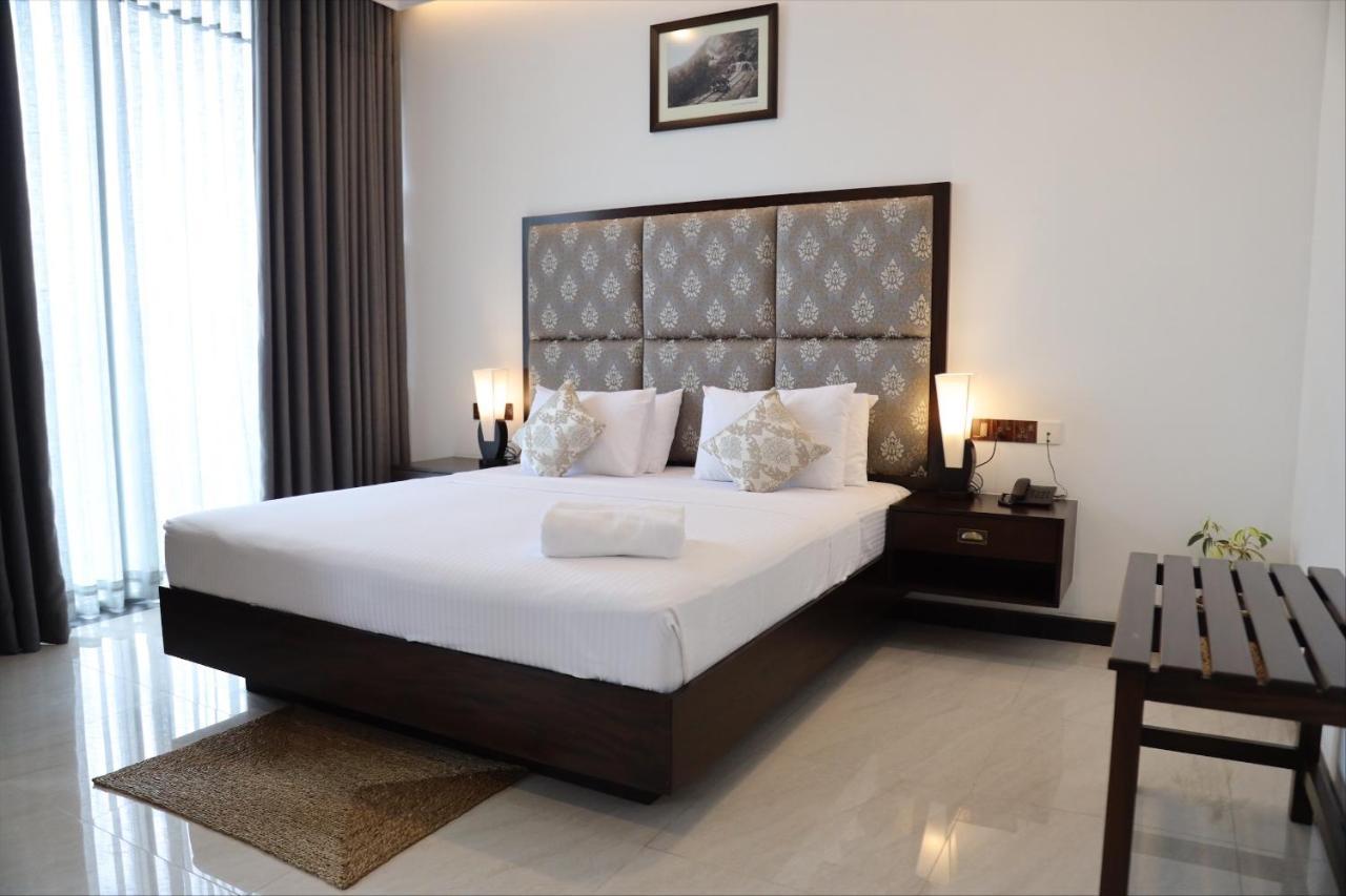 Riverbank Resort Gampola Exterior photo