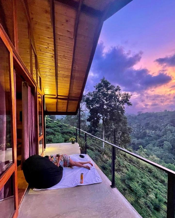 Riverbank Resort Gampola Exterior photo