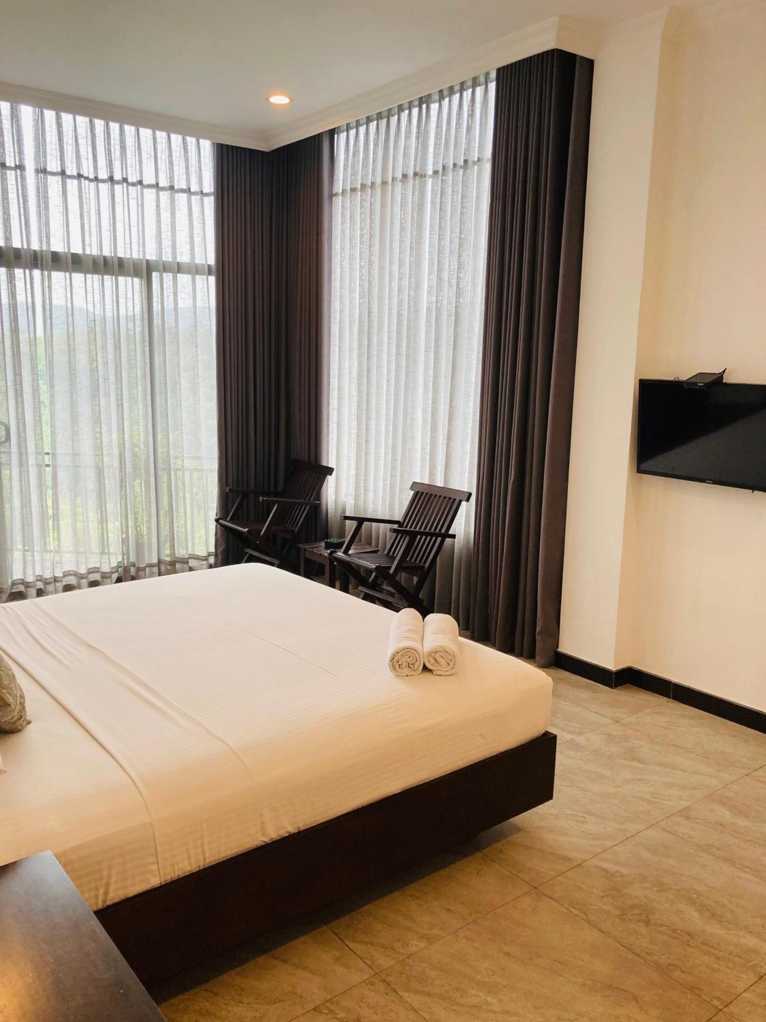 Riverbank Resort Gampola Exterior photo