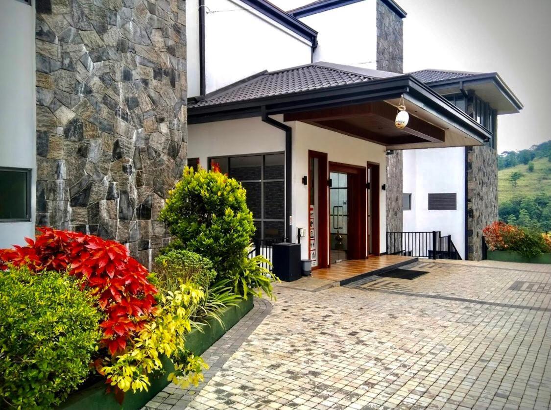 Riverbank Resort Gampola Exterior photo