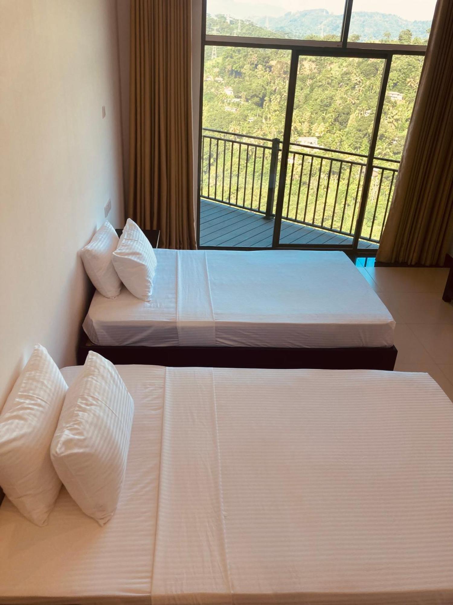 Riverbank Resort Gampola Exterior photo